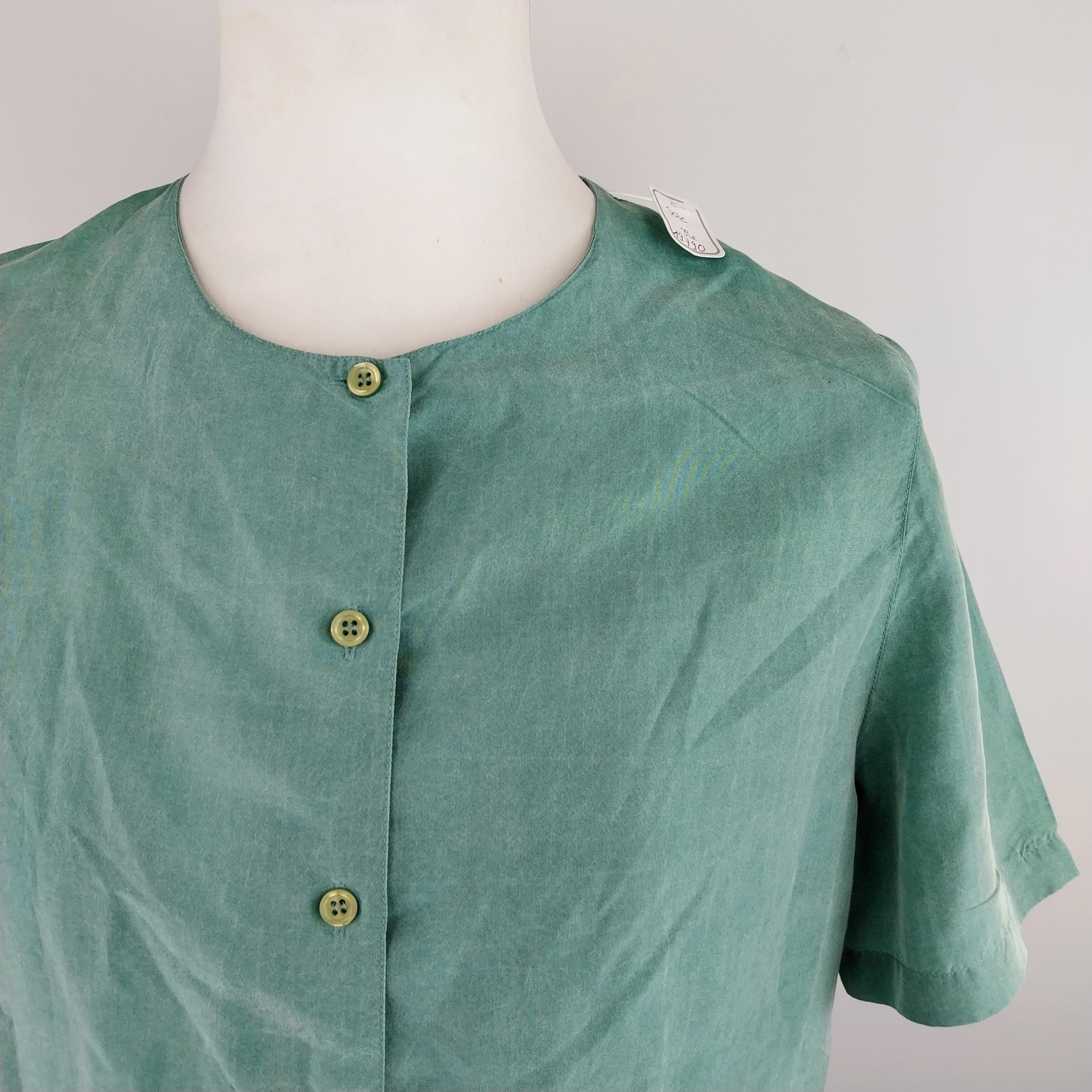 Voir photo 2 de Chemise en soie - CACHAREL - T2 Chemise en soie - CACHAREL - T2 Très bon état - Vue 2 -